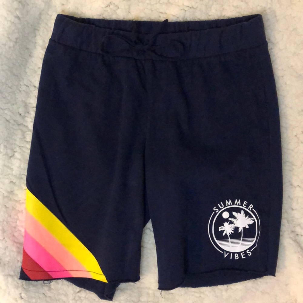 Cute shorts.Wrinkle free and washes great!!